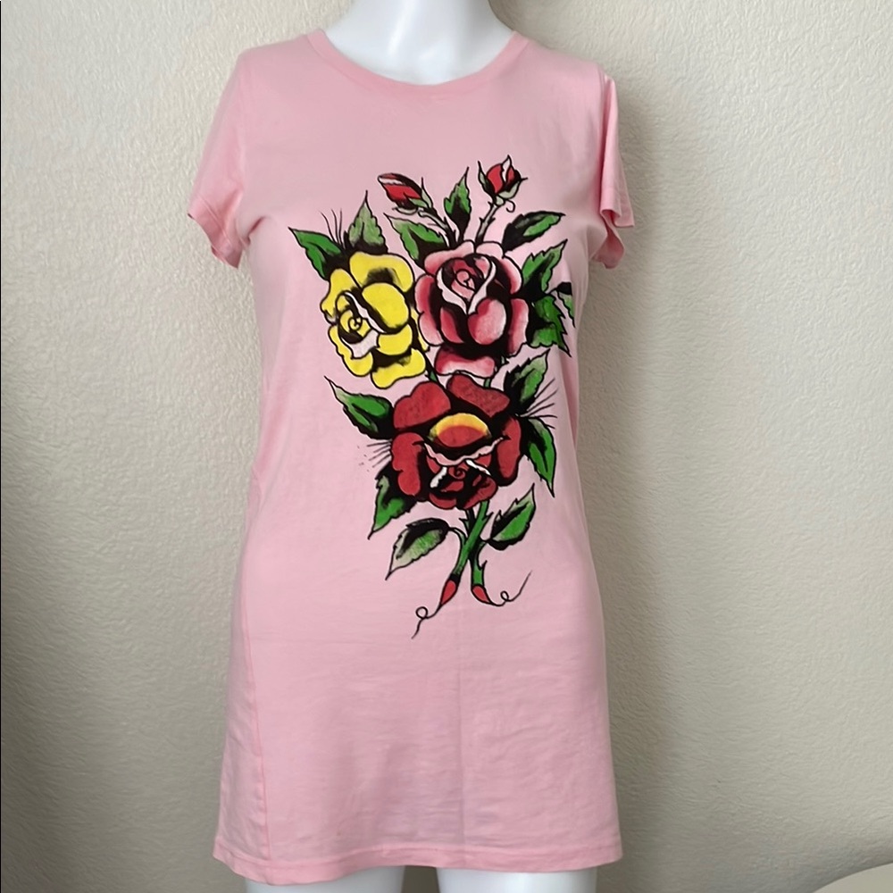 Perfect for fans of Y2K, tattoo, art, nostalgic streetwear. Pink tee